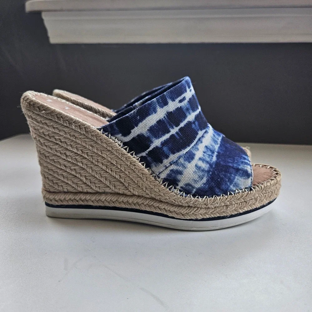 TOMS Monica Wedge Sandals Size 6.5 Indigo Tie Dye Canvas Espadrille Resort